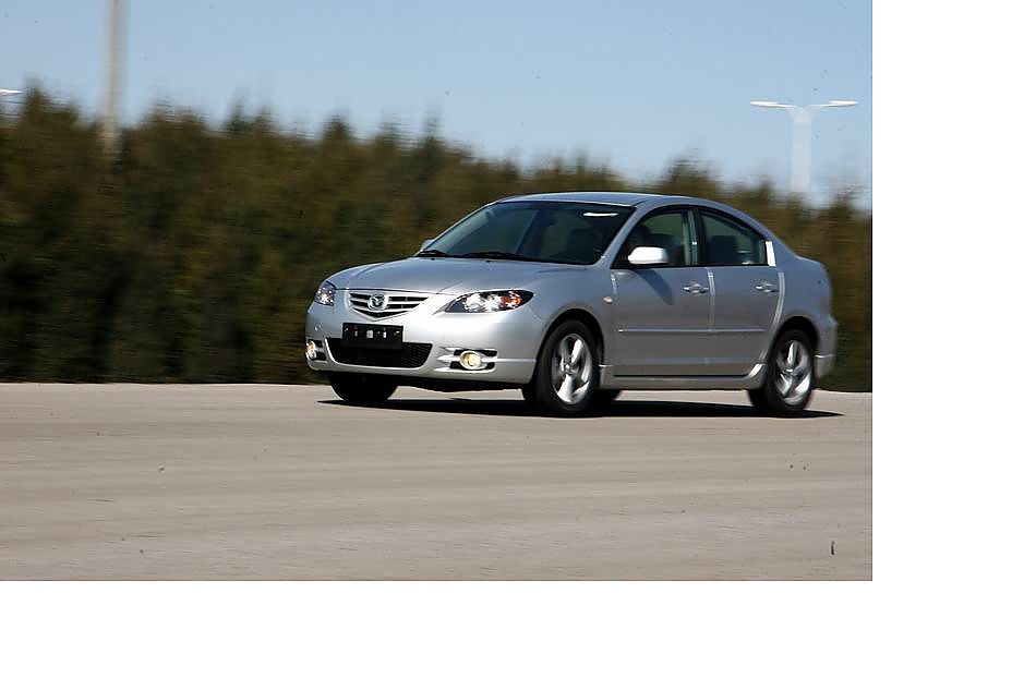 马自达3动态图片