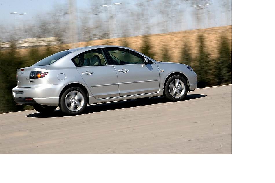 马自达3动态图片