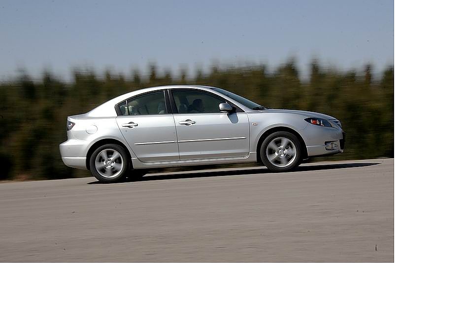 马自达3动态图片