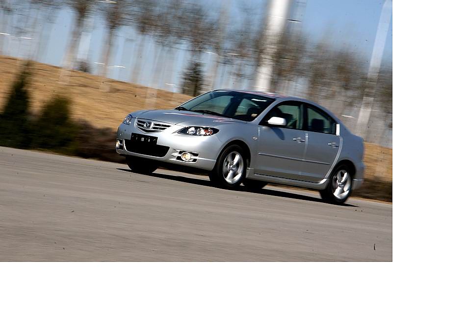 马自达3动态图片