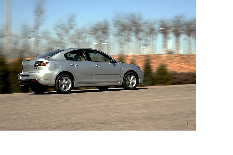 马自达3动态图片