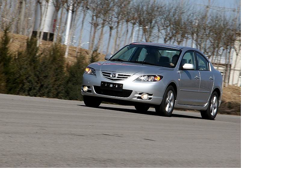 马自达3动态图片