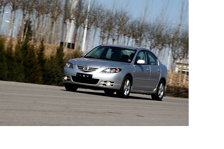 马自达3动态图片