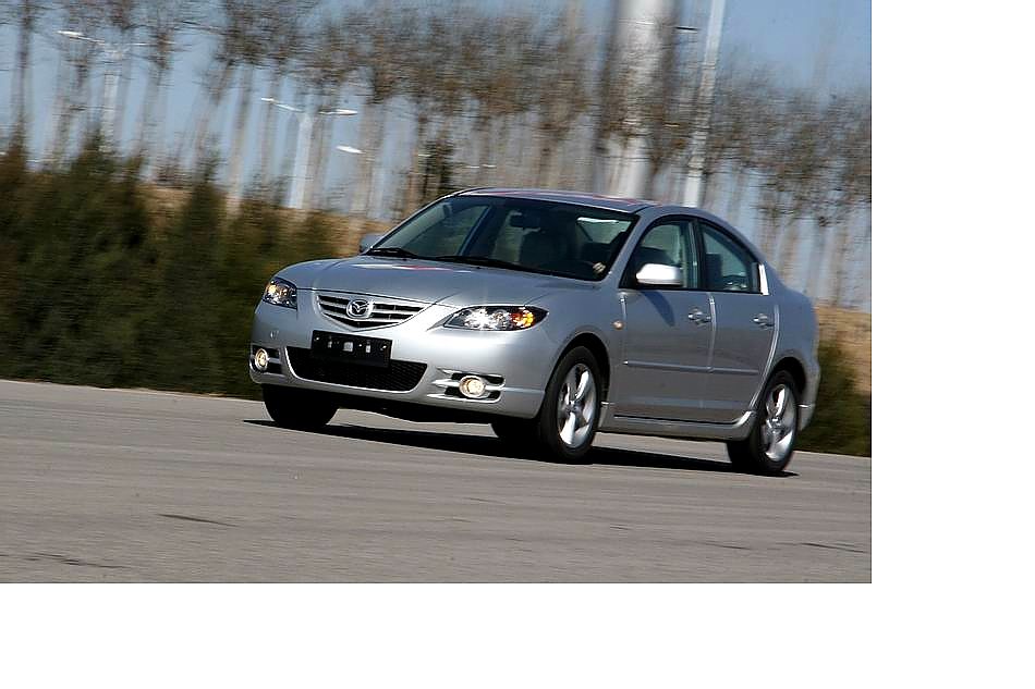 马自达3动态图片