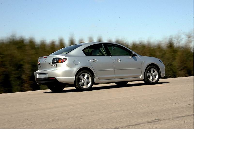 马自达3动态图片