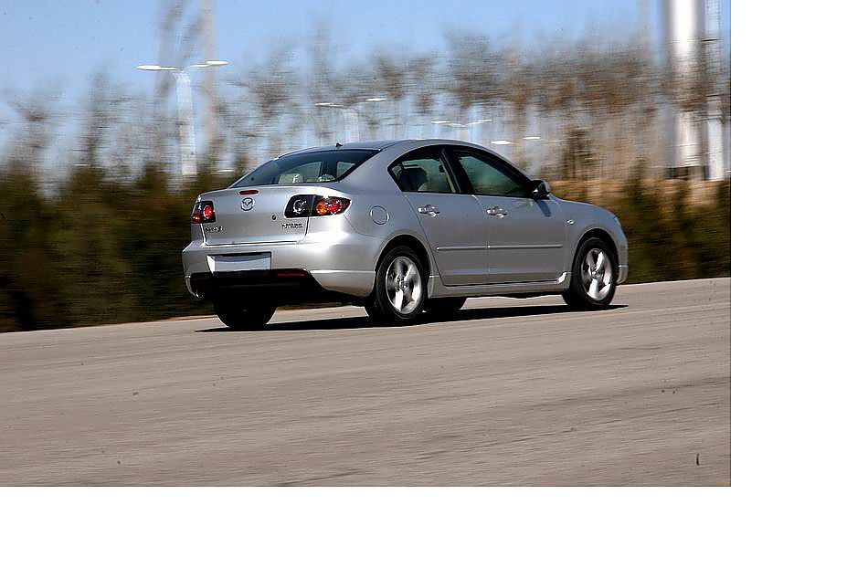 马自达3动态图片