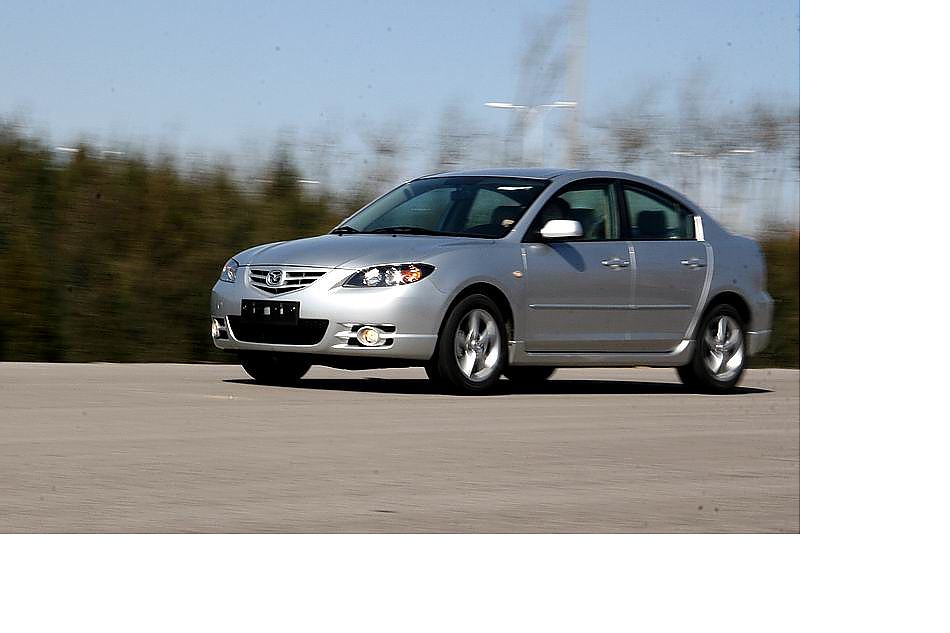 马自达3动态图片