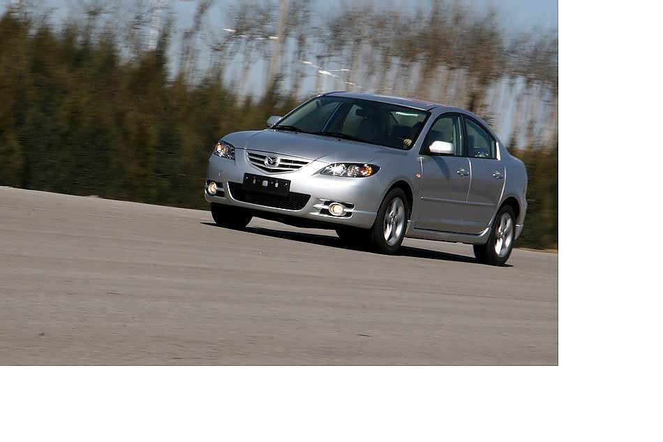 马自达3动态图片