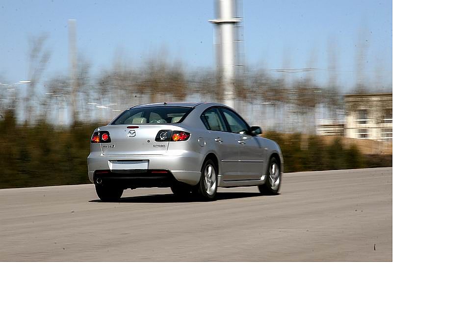 马自达3动态图片