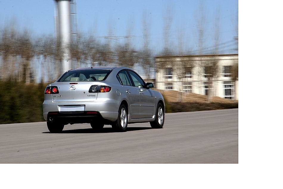 马自达3动态图片