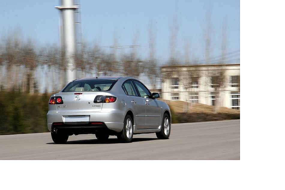 马自达3动态图片