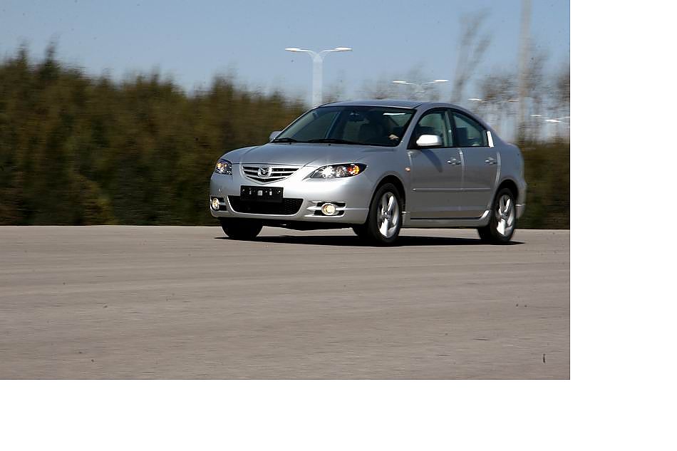 马自达3动态图片