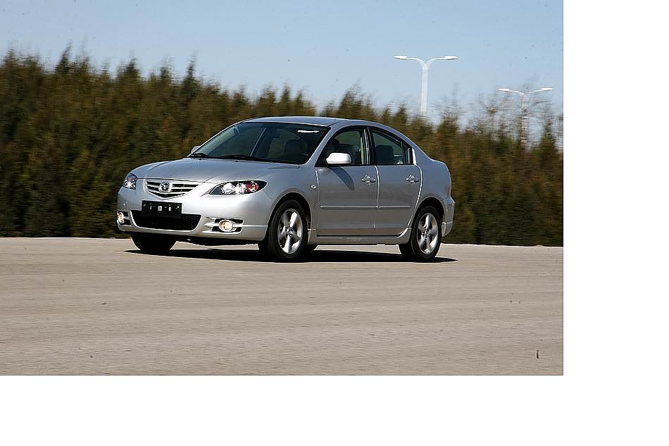 马自达3动态图片