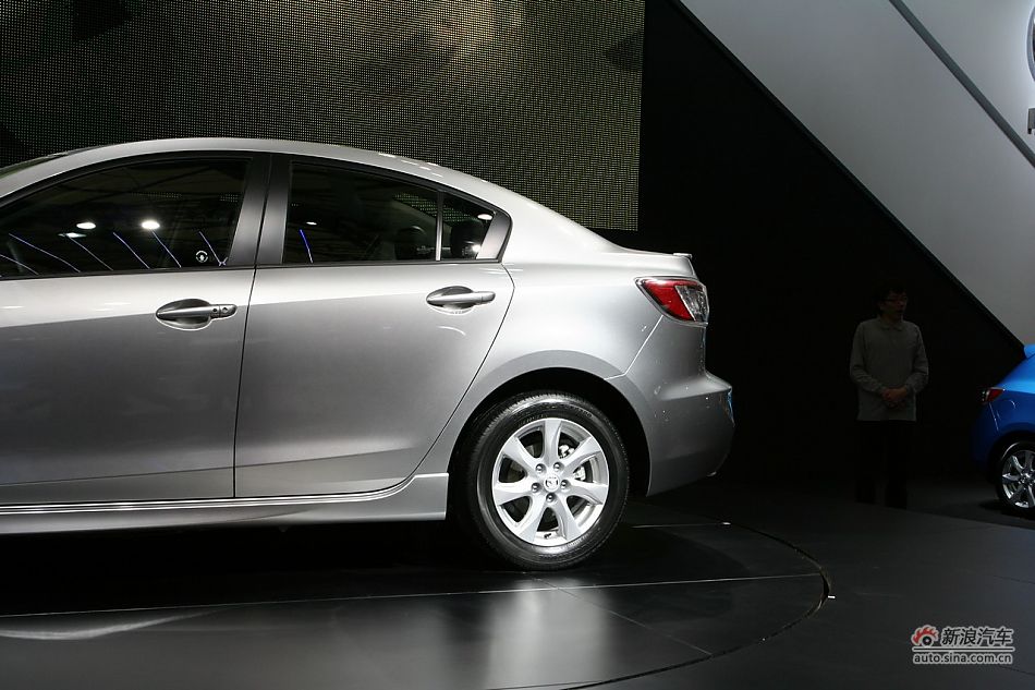 国产新马自达3三厢