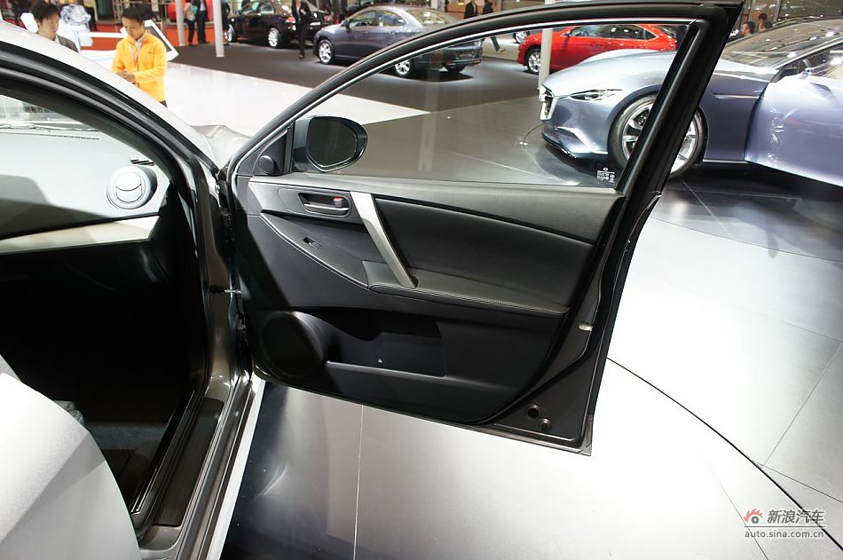 国产新马自达3三厢