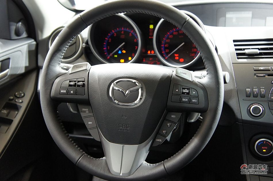 国产新马自达3三厢