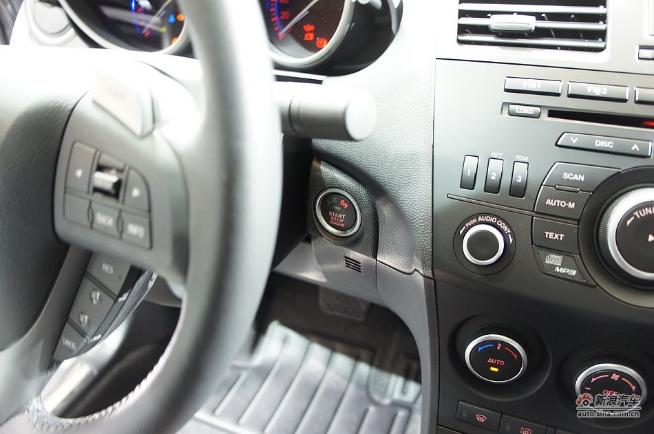 国产新马自达3三厢