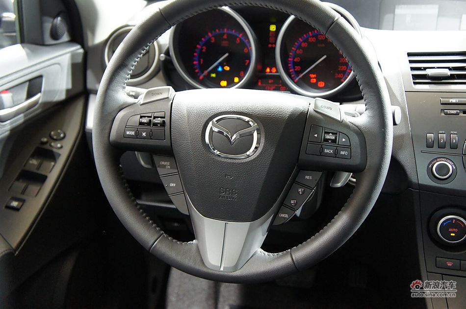 国产新马自达3三厢