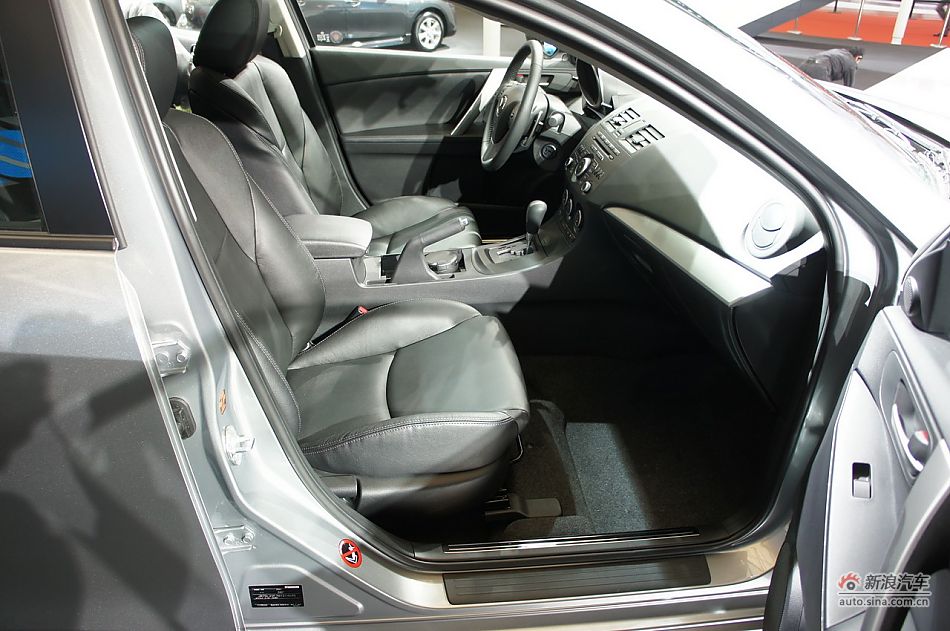 国产新马自达3三厢