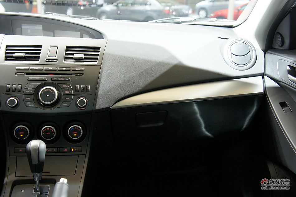 国产新马自达3三厢