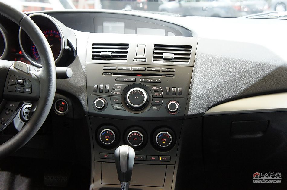 国产新马自达3三厢