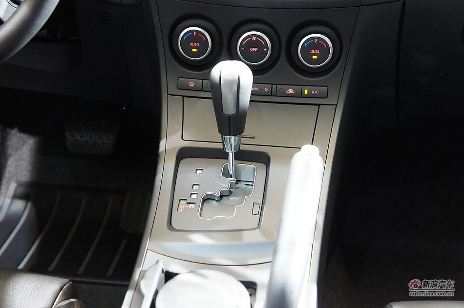 国产新马自达3三厢