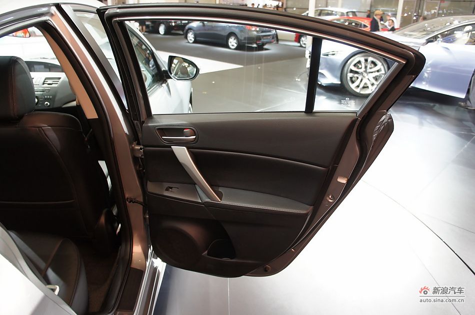 国产新马自达3三厢