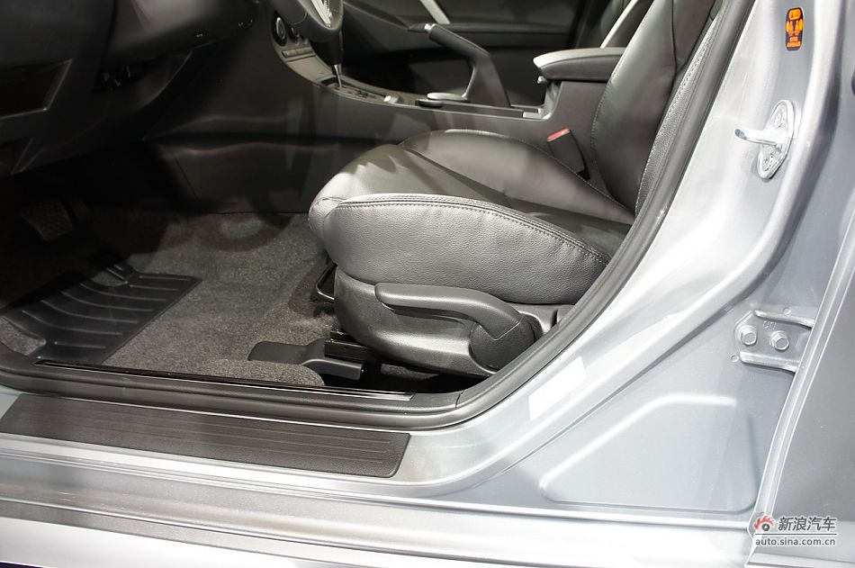 国产新马自达3三厢