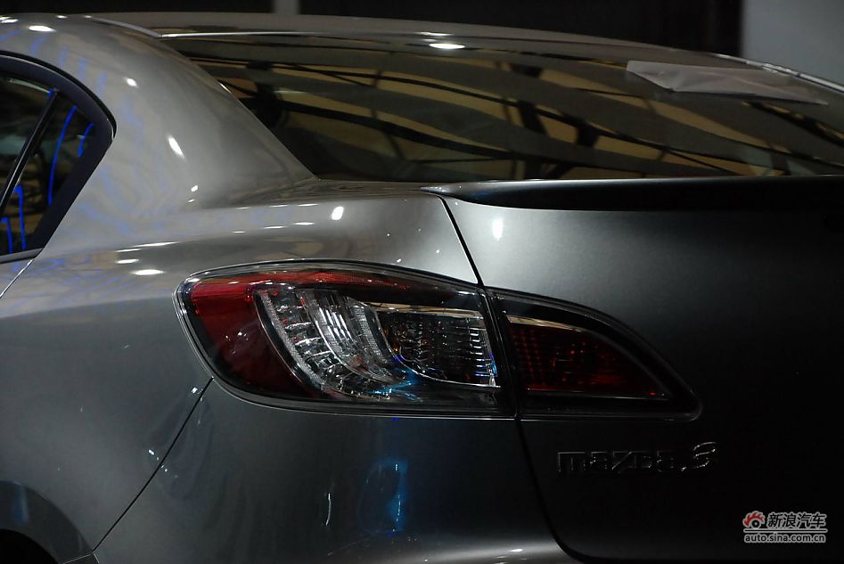 长安马自达3三厢