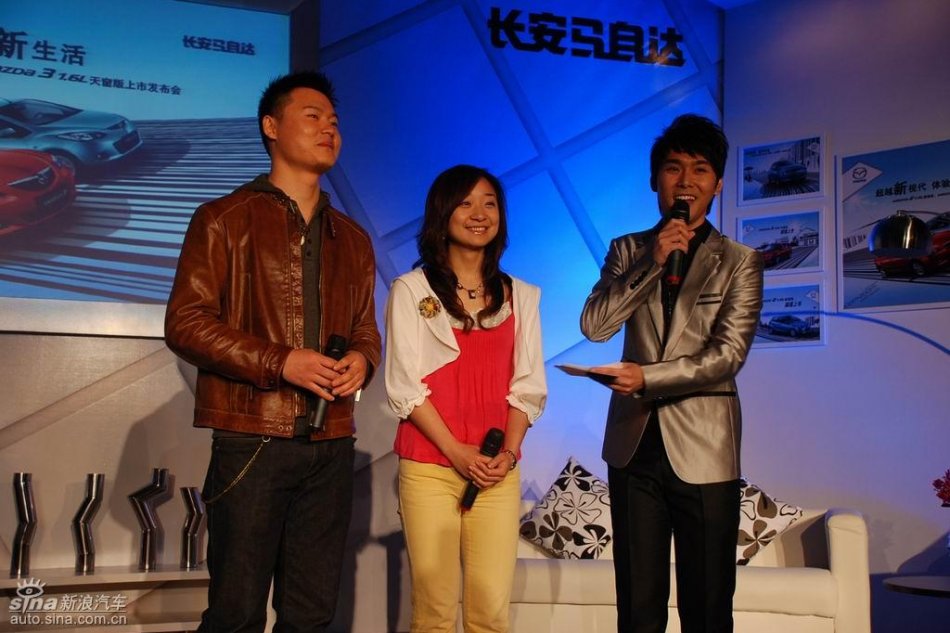 马自达3 1.6L天窗版第一位车主现场接受采访