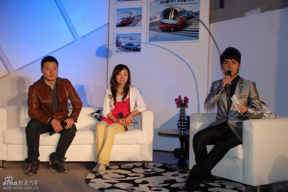 马自达3 1.6L天窗版第一位车主现场接受采访