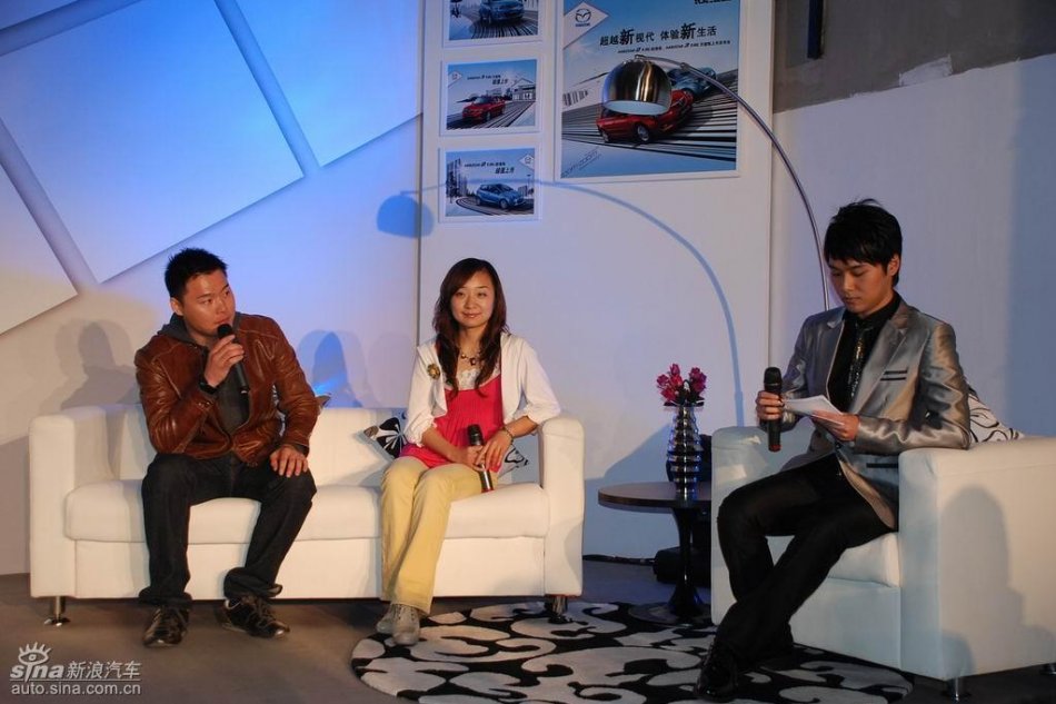 马自达3 1.6L天窗版第一位车主现场接受采访