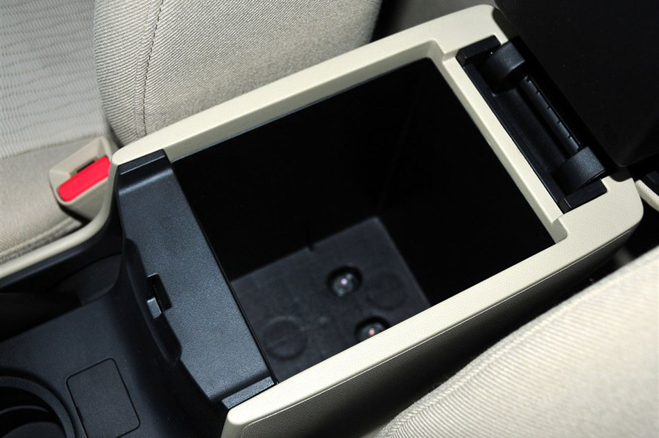 马自达3 2012款 1.6L AT 经典款标准型 空间