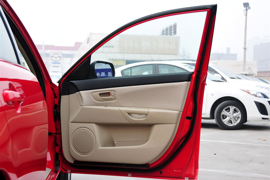 马自达3 2012款 1.6L AT 经典款标准型 空间