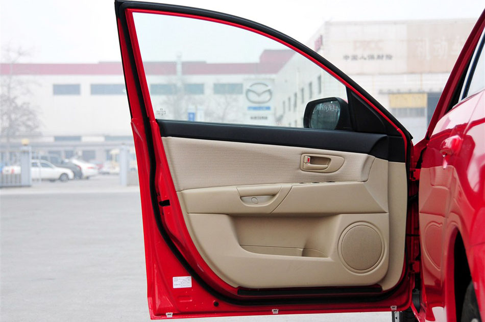 马自达3 2012款 1.6L AT 经典款标准型 空间