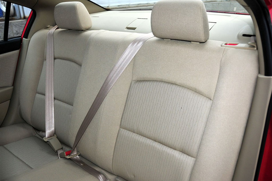 马自达3 2012款 1.6L AT 经典款标准型 空间