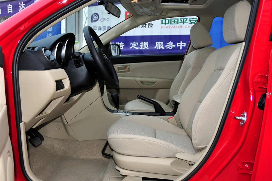 马自达3 2012款 1.6L AT 经典款标准型 空间