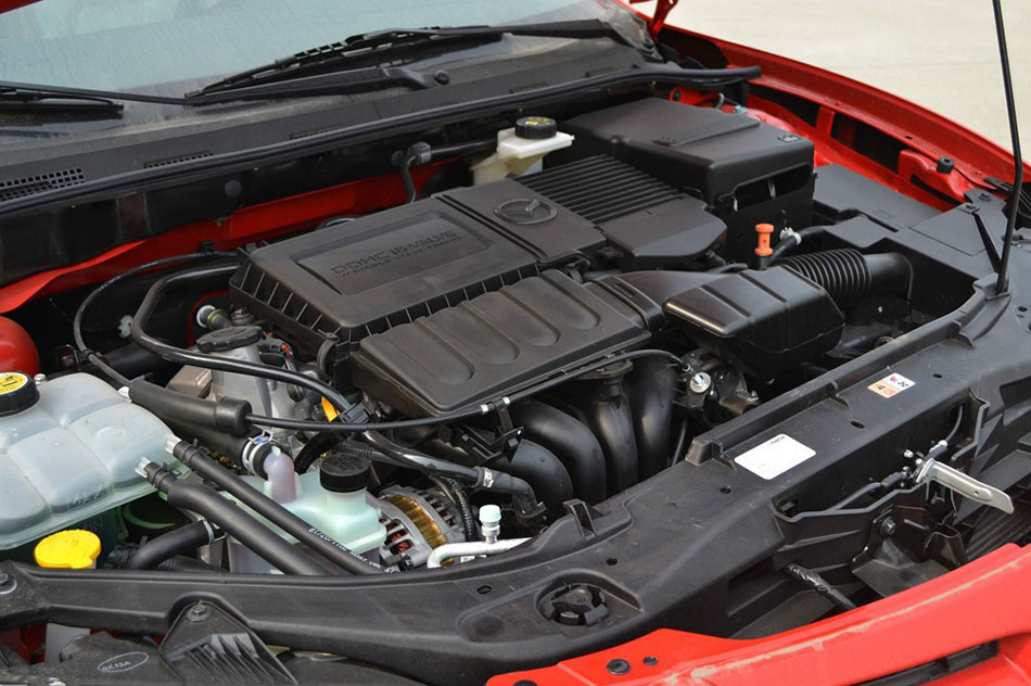 马自达3 2012款 1.6L AT 经典款标准型 引擎底盘