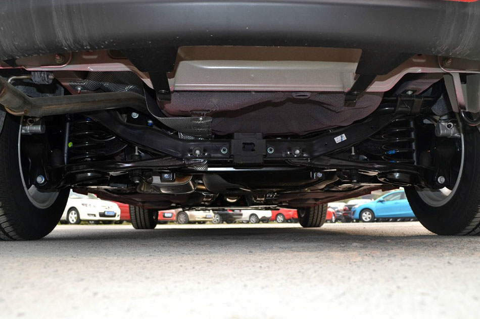 马自达3 2012款 1.6L AT 经典款标准型 引擎底盘
