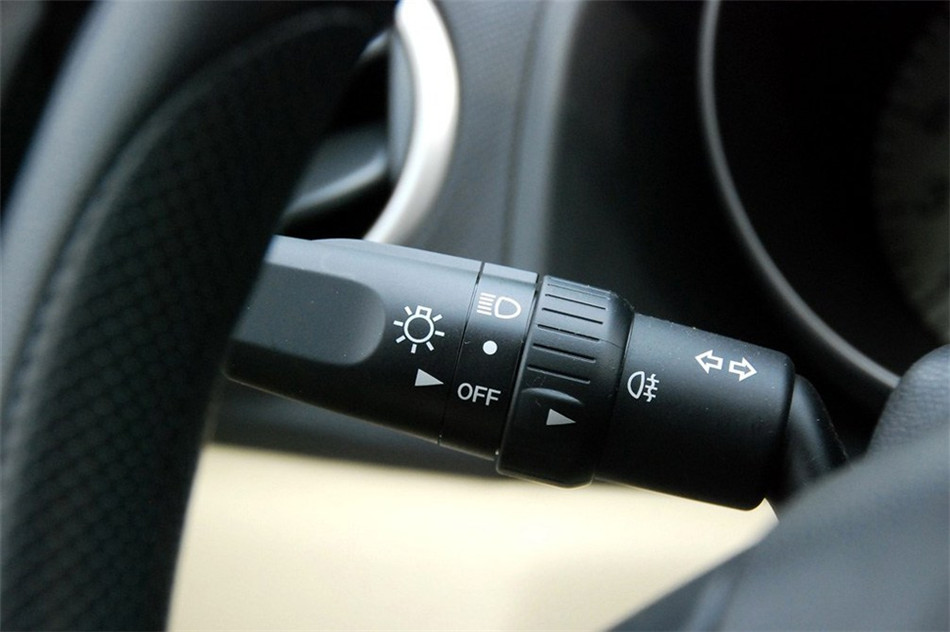 马自达3 2012款 1.6L MT 经典款特惠型 内饰