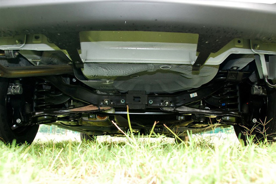 马自达3 2012款 1.6L MT 经典款特惠型 引擎底盘