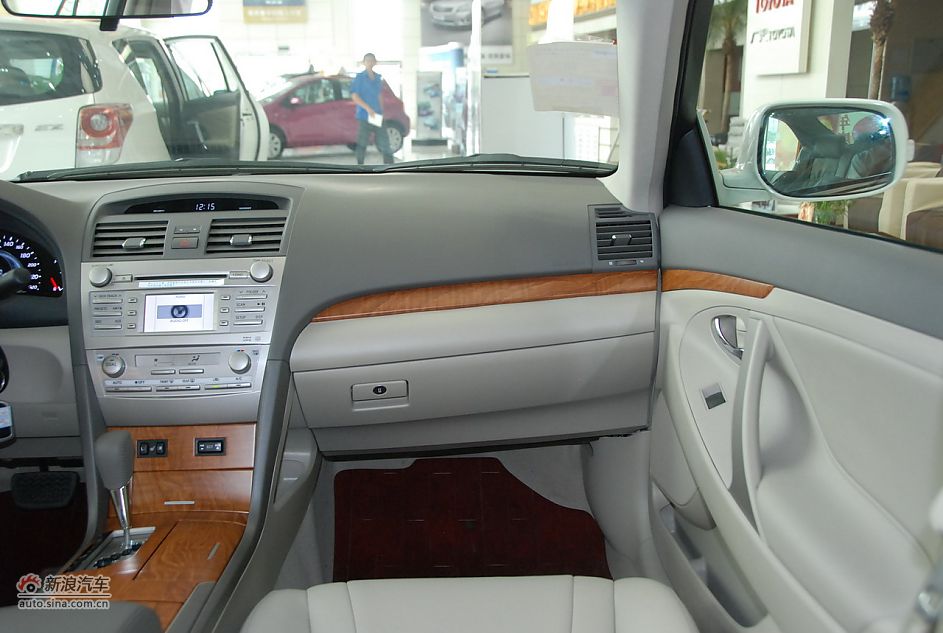 2011款广汽丰田凯美瑞纪念版