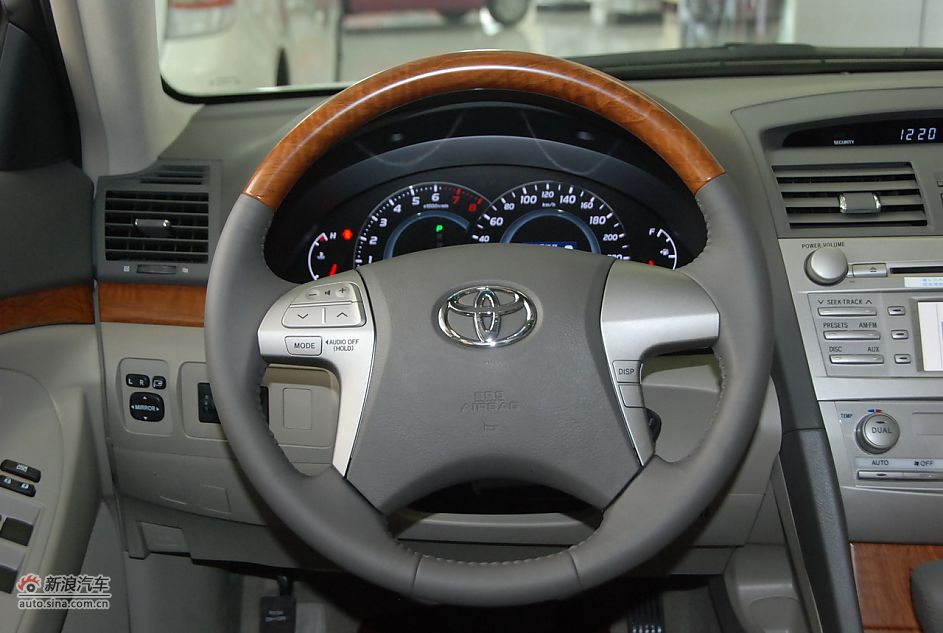 2011款广汽丰田凯美瑞纪念版