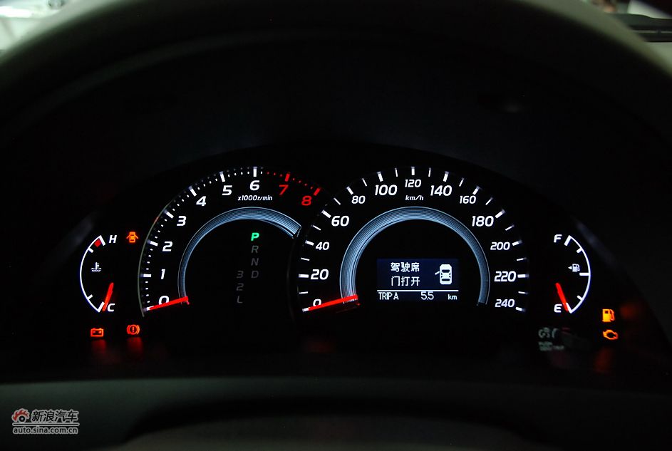 2011款广汽丰田凯美瑞纪念版