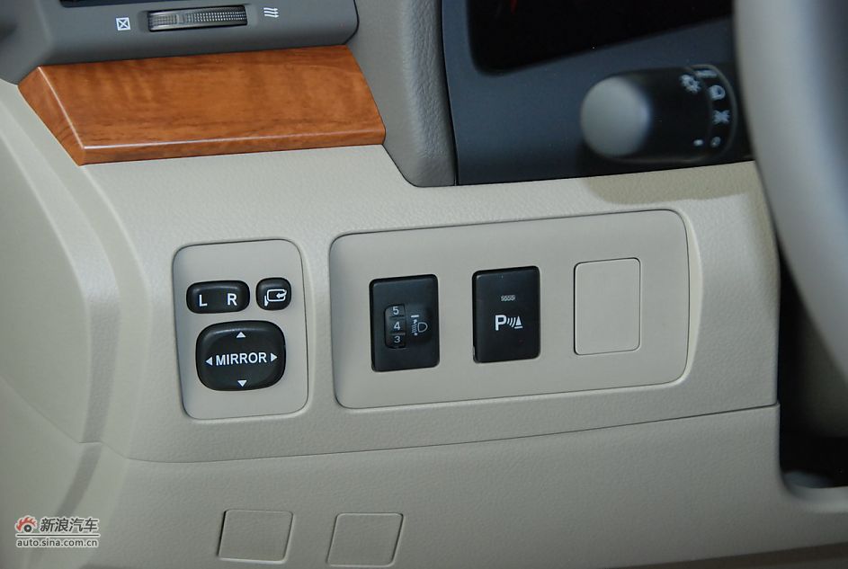 2011款广汽丰田凯美瑞纪念版