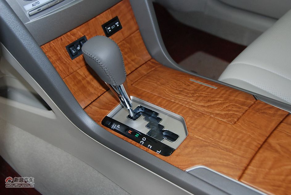 2011款广汽丰田凯美瑞纪念版