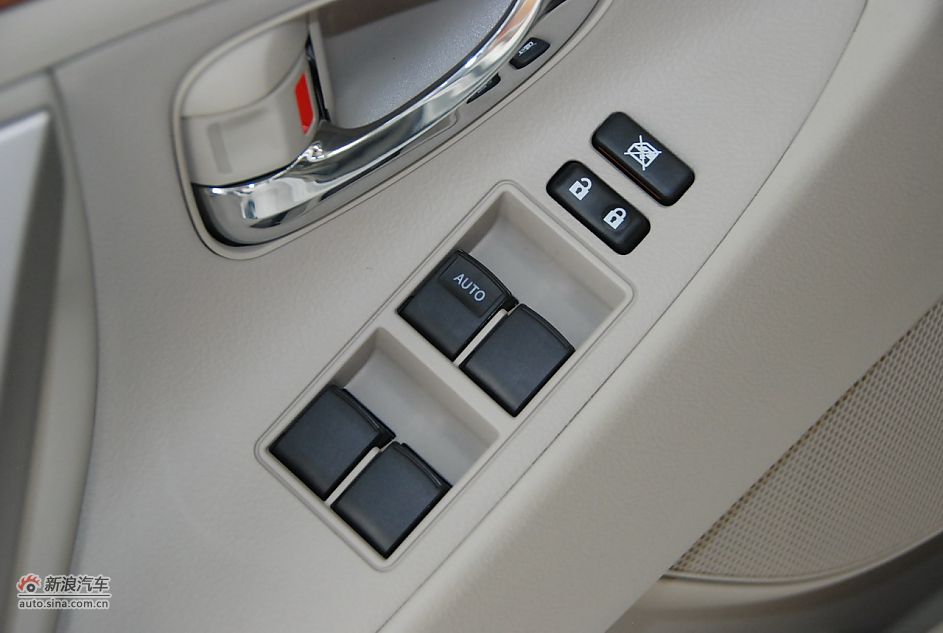 2011款广汽丰田凯美瑞纪念版