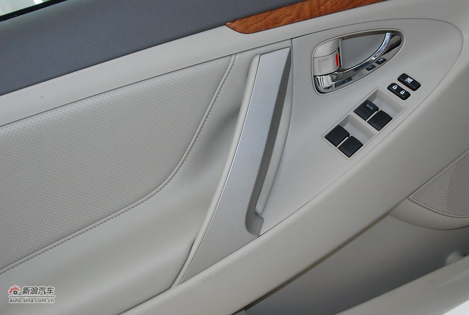 2011款广汽丰田凯美瑞纪念版