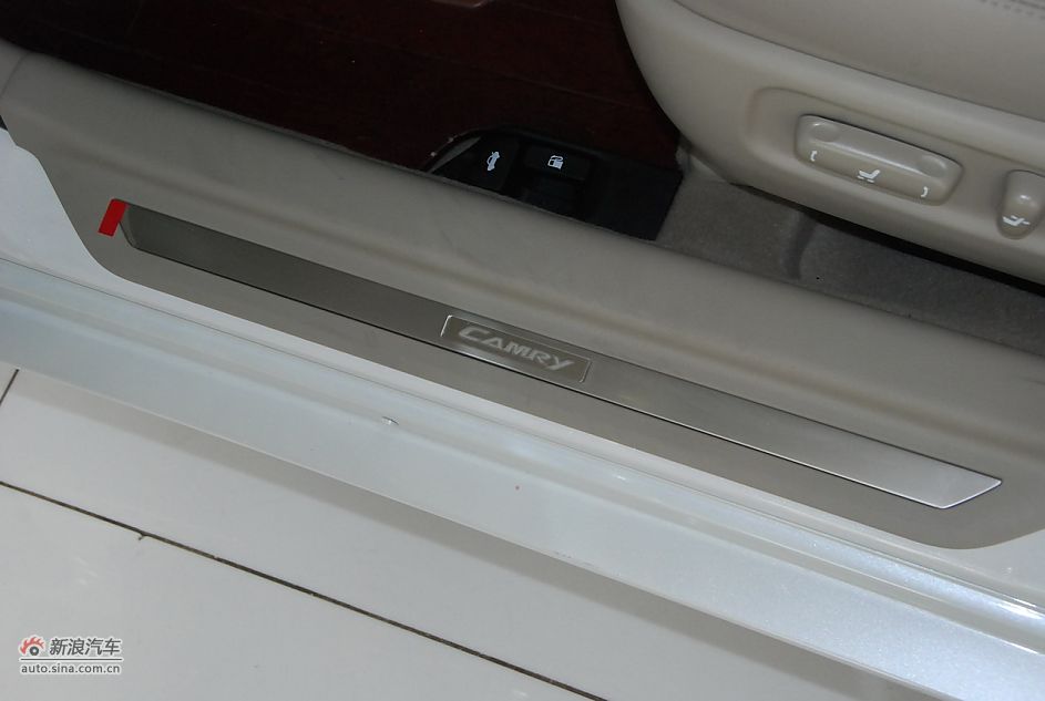 2011款广汽丰田凯美瑞纪念版