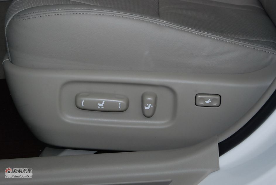 2011款广汽丰田凯美瑞纪念版